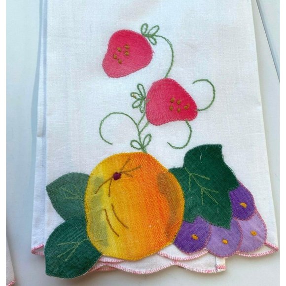 Fruit Bowl Designer Napkins Applique Orange Strawberries Grapes 14 x 22 - Picture 2 of 5